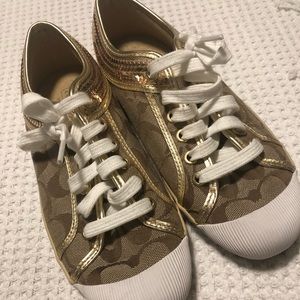 Women’s coach shoes . Zorra size 7.5